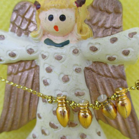 Angel Brooch Resin Angel With Moving String Of Christmas Lights Brooch Angel - Picture 2 of 9